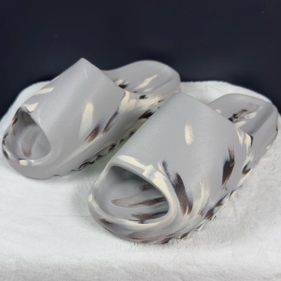 Adidas Yeezy Slides ‘MX Granite’ – Size 11 Men’s - Picture 5 of 12